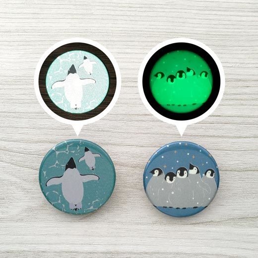 コウテイペンギン雛クレイシ 蓄光 缶バッジ 44mm
