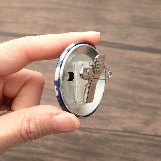 桜と盗蜜スズメ 蓄光 缶バッジ 44mm