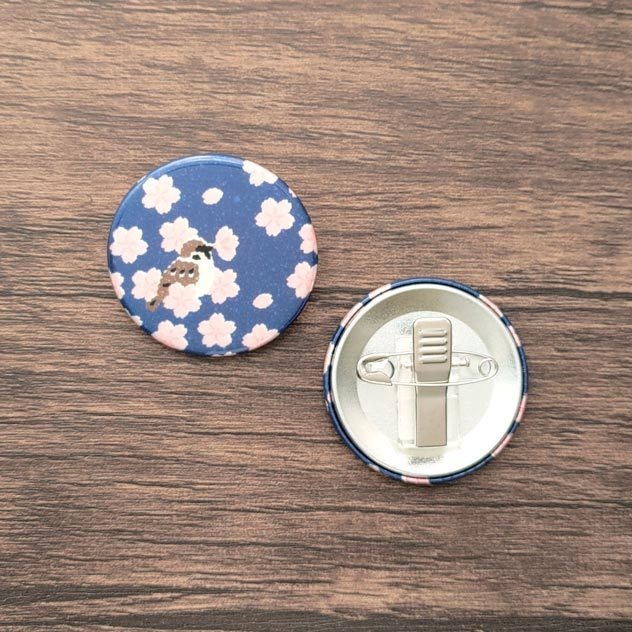 桜と盗蜜スズメ 蓄光 缶バッジ 44mm