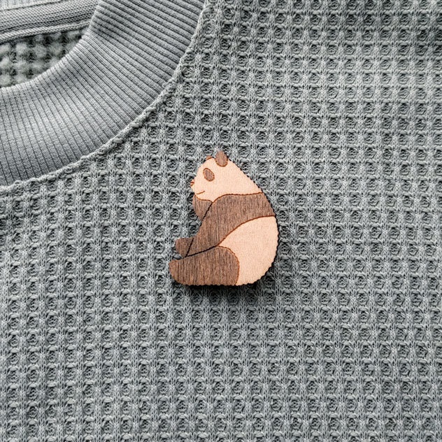 パンダ 木製ブローチ
