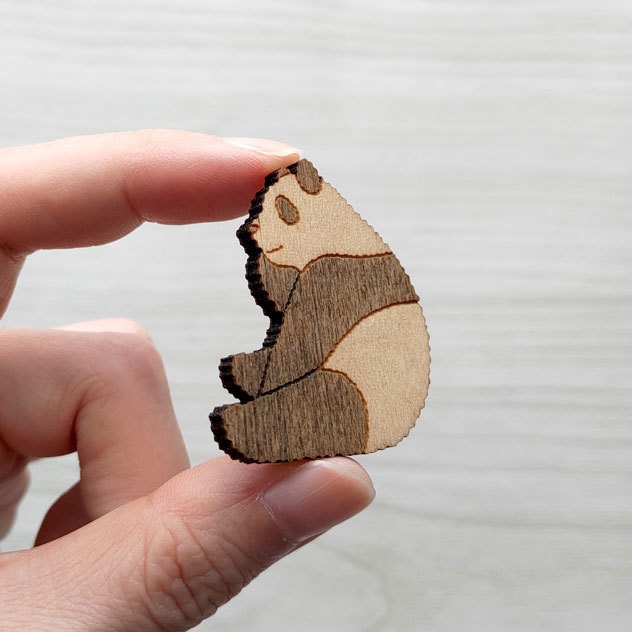 パンダ 木製ブローチ