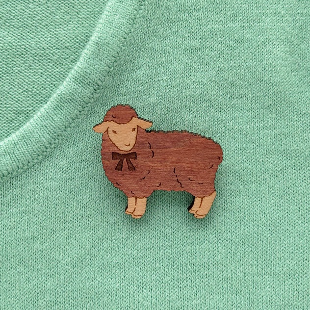 ヒツジ 木製ブローチ