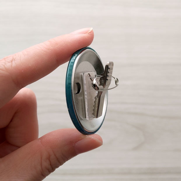 シロクマとフルーツ リフレクター 缶バッジ 44mm