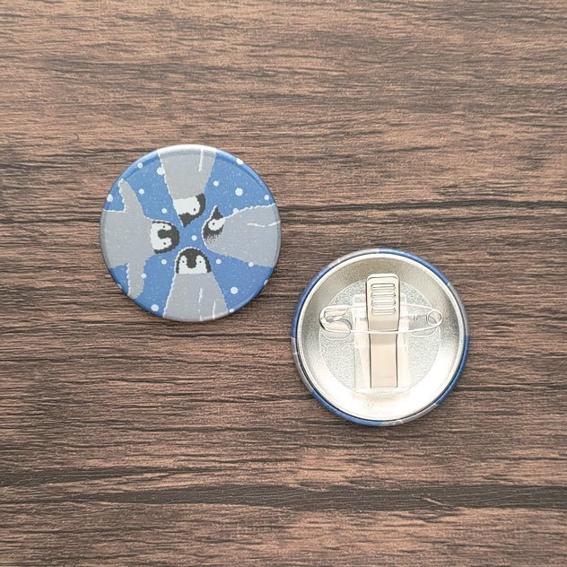 コウテイペンギン雛4匹 リフレクター 缶バッジ 44mm
