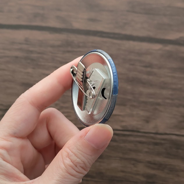 コウテイペンギン雛4匹 リフレクター 缶バッジ 44mm