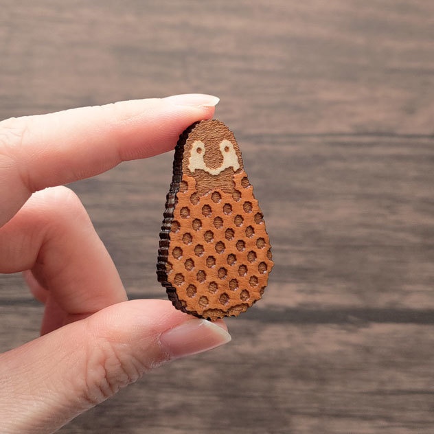 ネクタイ コウテイ雛 木製ブローチ