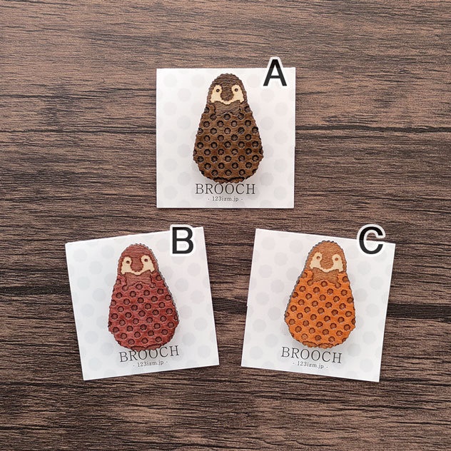 ネクタイ コウテイ雛 木製ブローチ