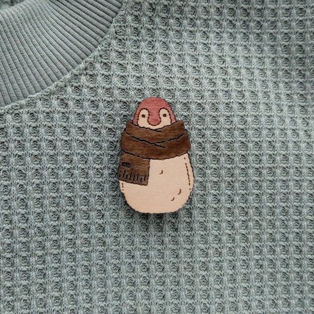 マフラー コウテイペンギン雛 木製ブローチ