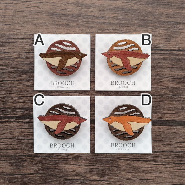 泳ぐアデリーペンギン 木製ブローチ