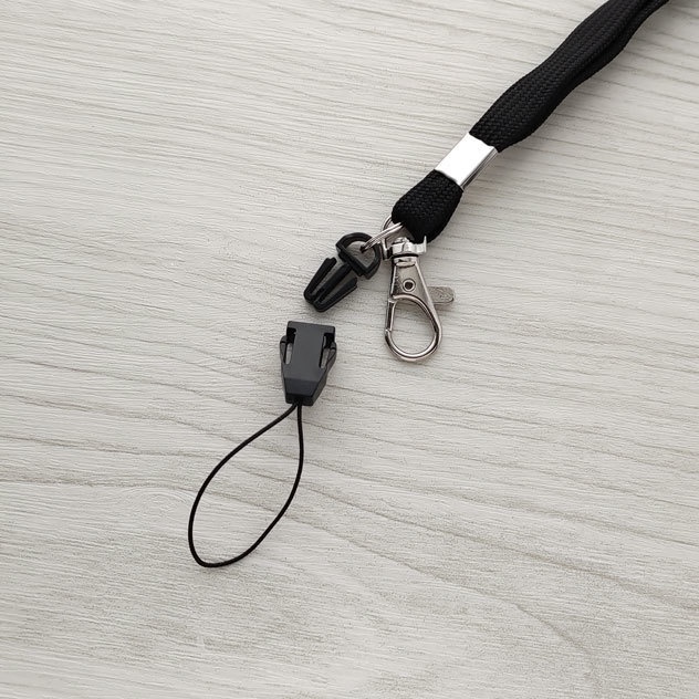 黒と白 IDカードホルダー