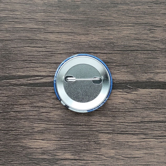 キタイワトビペンギン×アカクラゲ 蓄光 缶バッジ 44mm