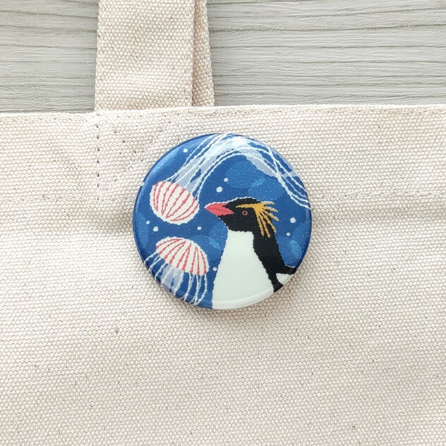 キタイワトビペンギン×アカクラゲ 蓄光 缶バッジ 44mm