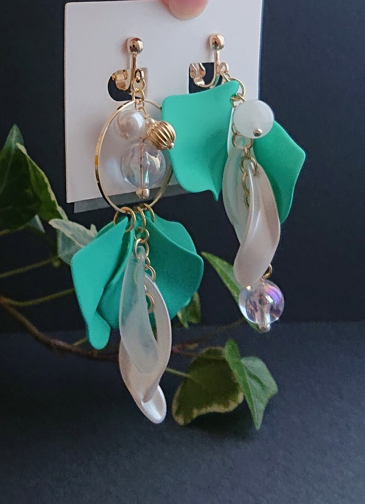 巴形薙刀イメージ耳飾り