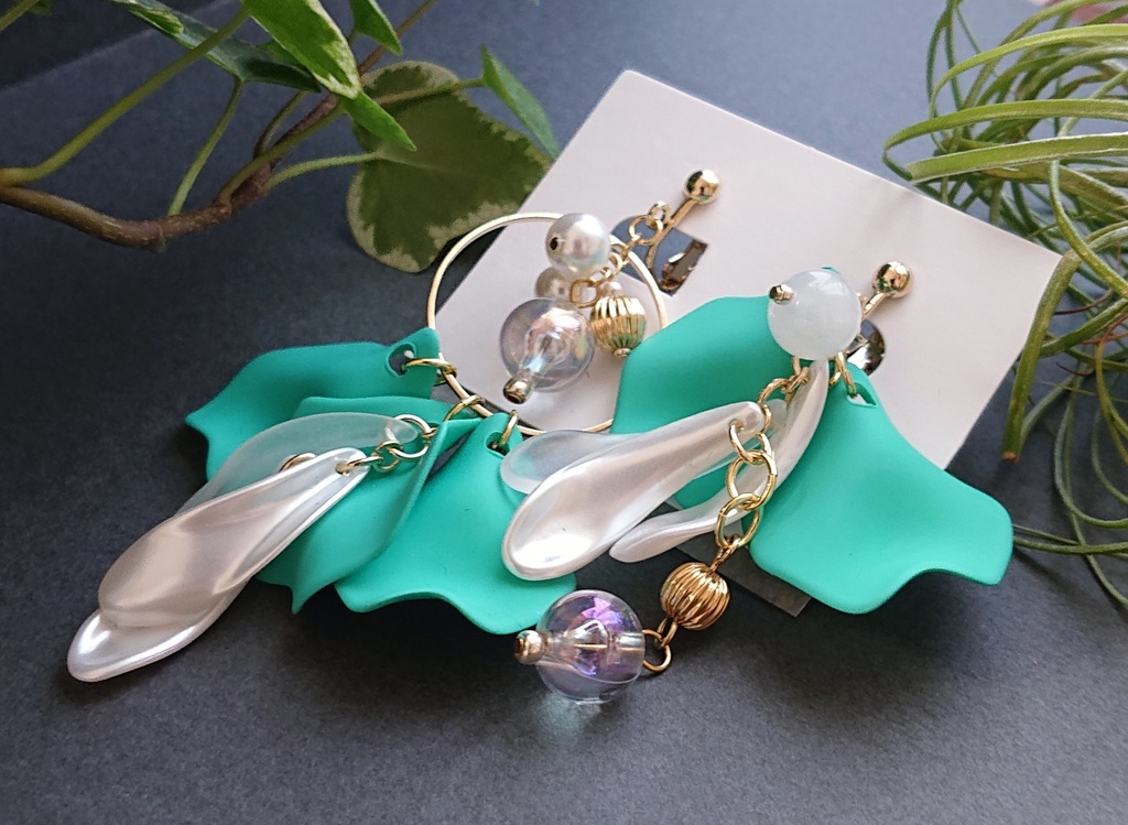 巴形薙刀イメージ耳飾り