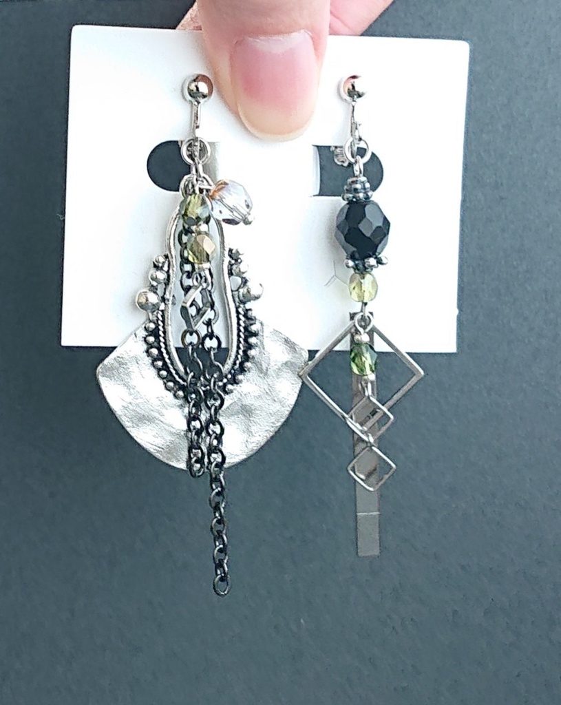 稲葉江イメージ耳飾り