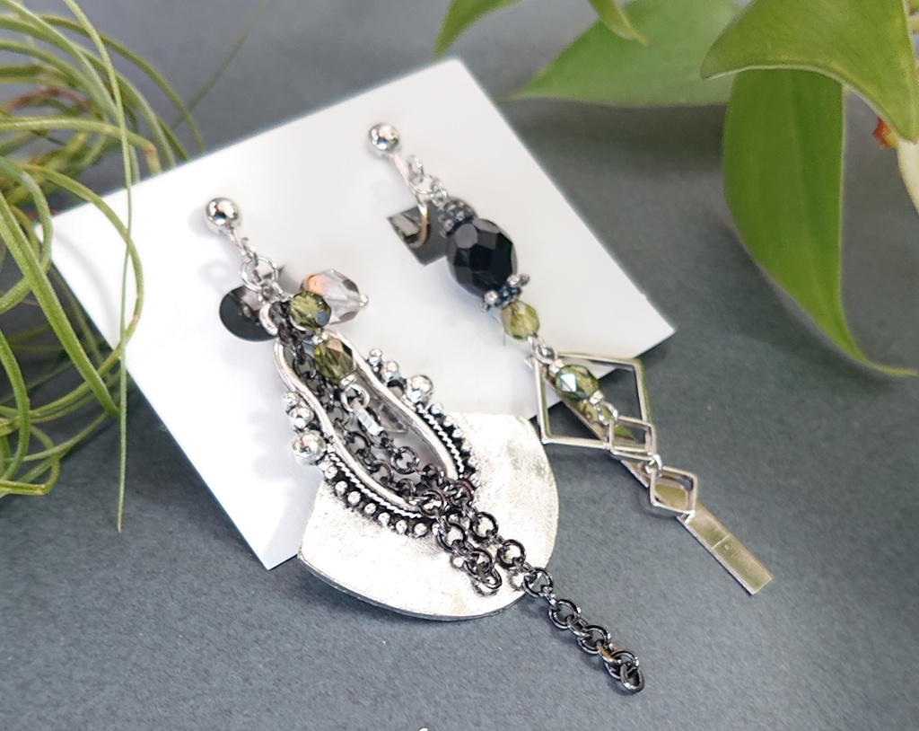 稲葉江イメージ耳飾り