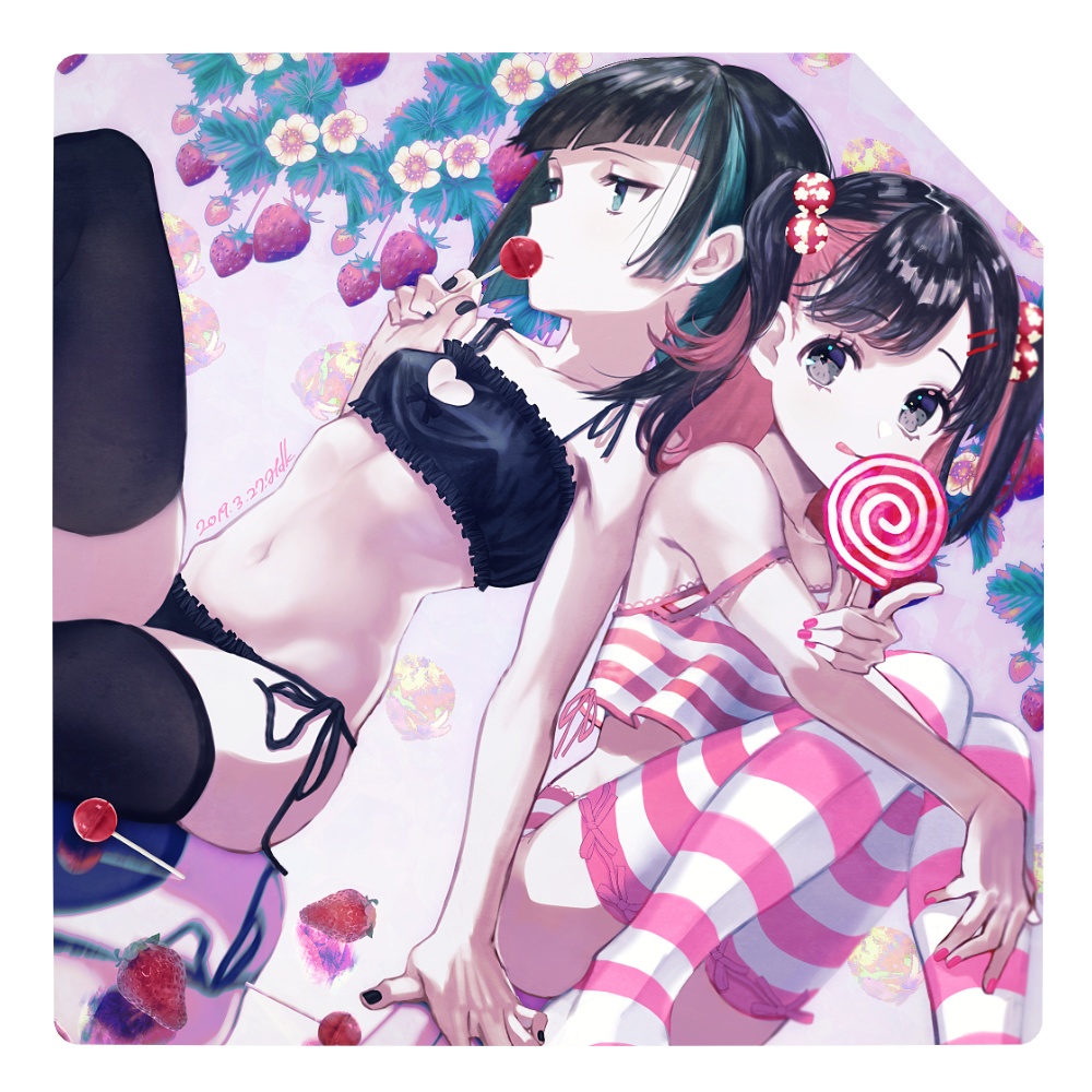 7㎝アクリルブロック-🍓-(ﾎﾞｰﾙﾁｪｰﾝ付)