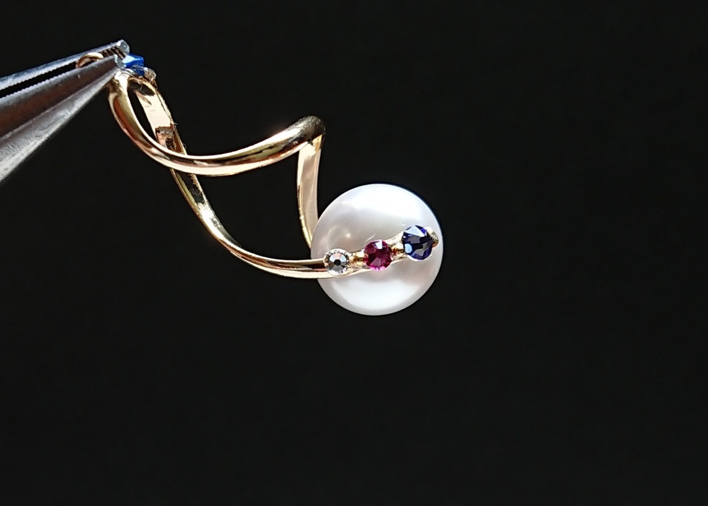 【完売】大粒パールの螺旋耳飾り