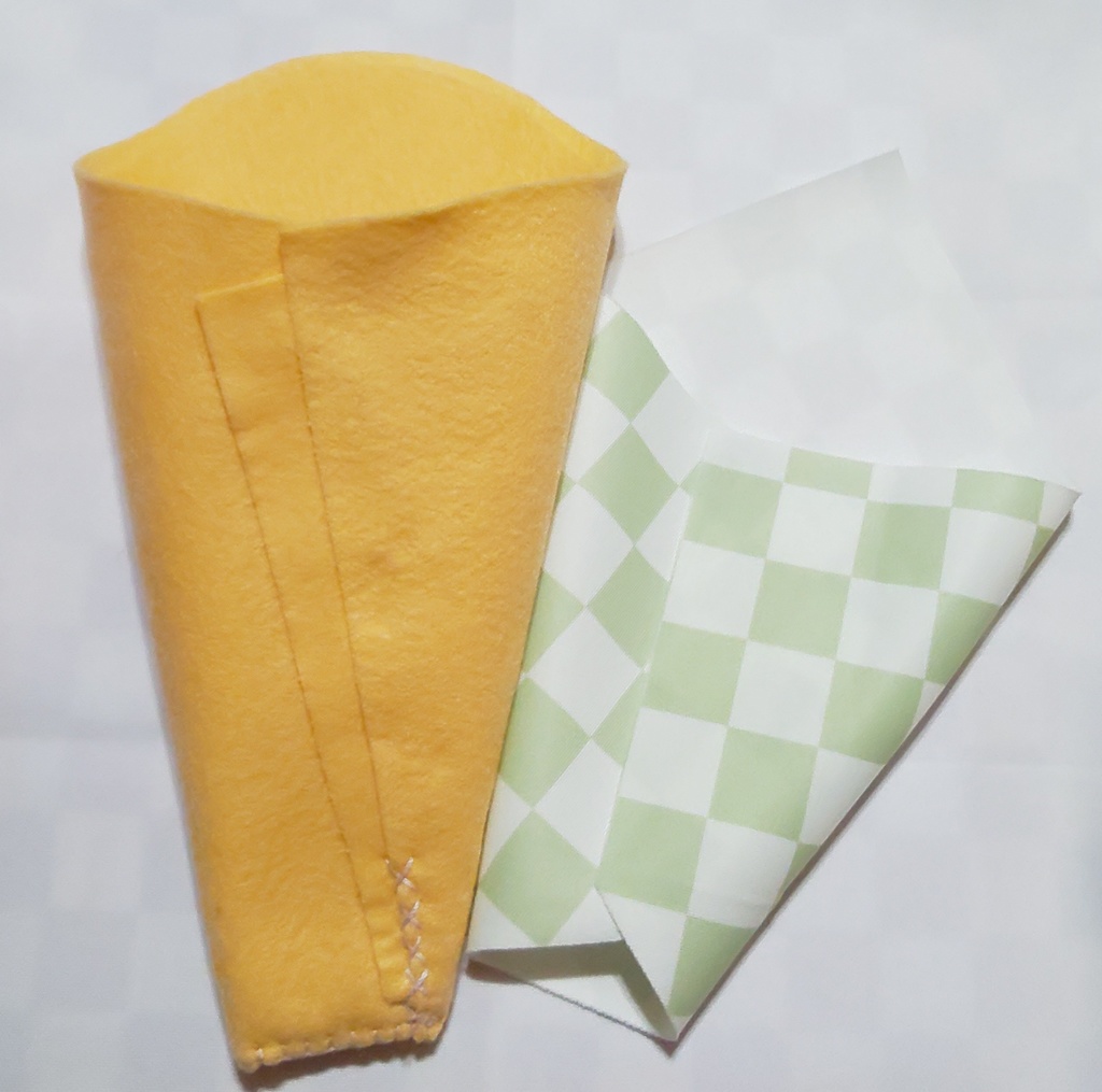 ②ぬいぐるみを入れるフェルトのクレープ - 雨音屋 - BOOTH