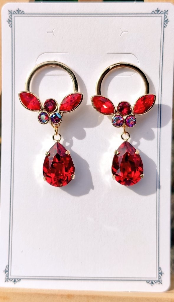 ツイステ　ハーツラビュルイメージ　スワロフスキーピアス