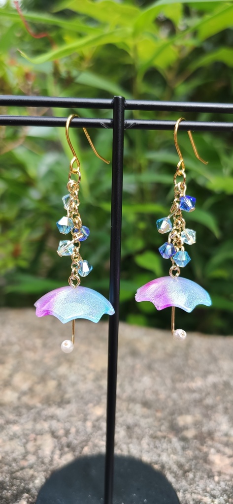 雨粒と傘。ピンク×ブルー　イヤリング・ピアス