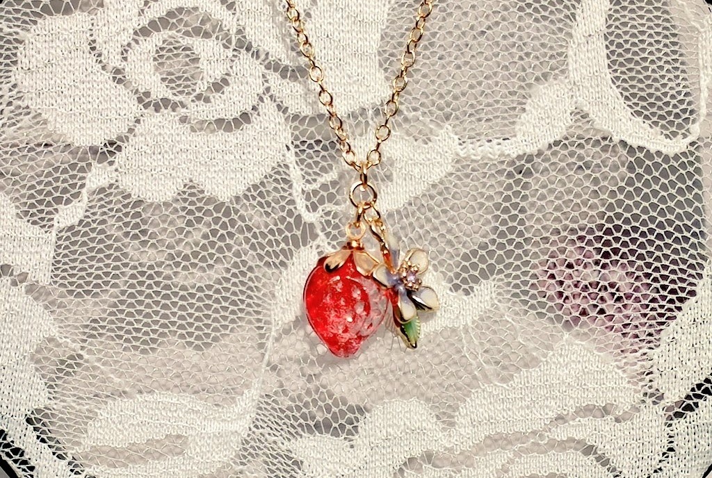 いちごのネックレス〈Berra〉