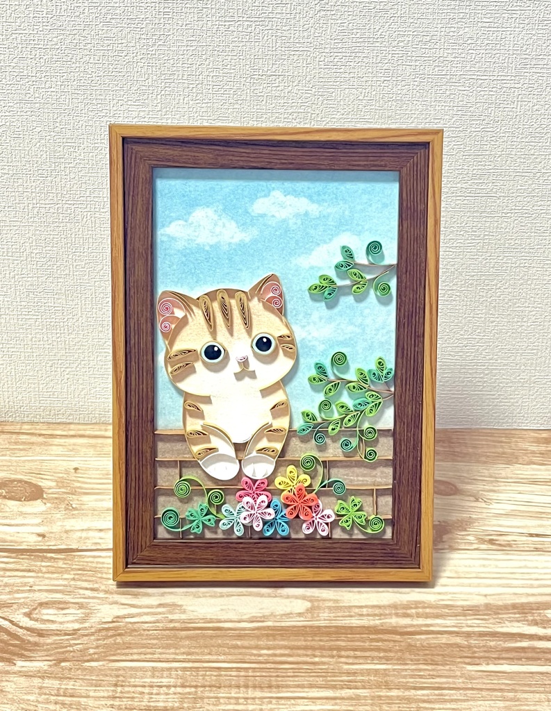 ペーパークイリング　アート　塀からひょこっと身を乗り出す猫　