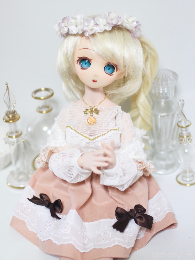 大粒スワロのリボンチャームネックレス