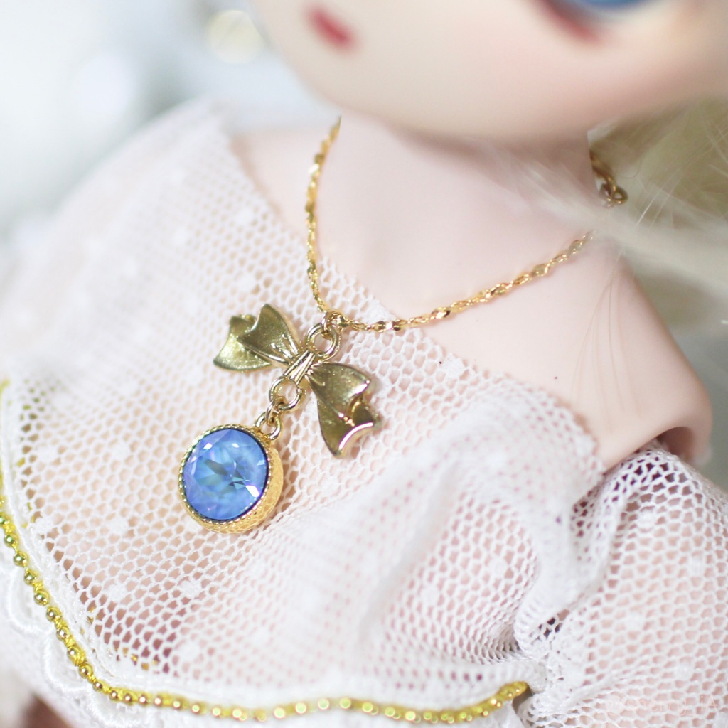 大粒スワロのリボンチャームネックレス