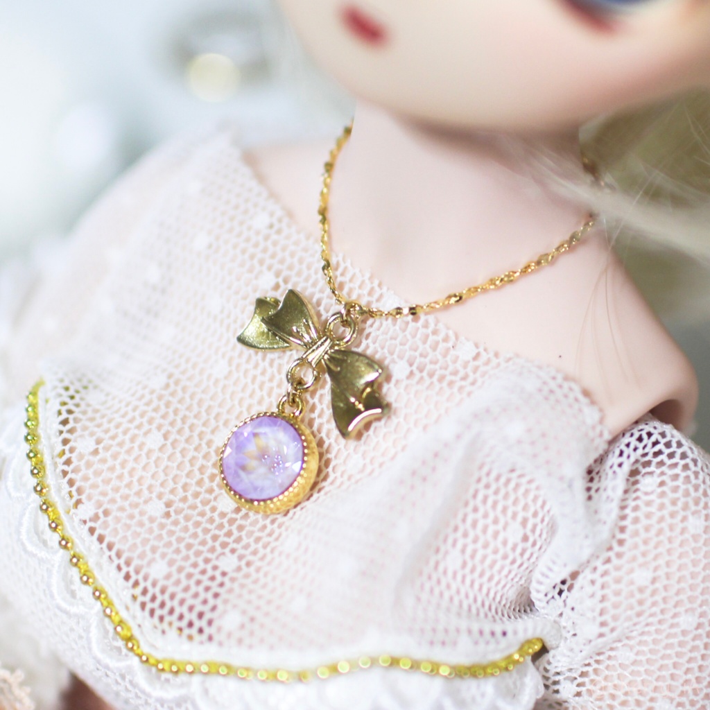 大粒スワロのリボンチャームネックレス