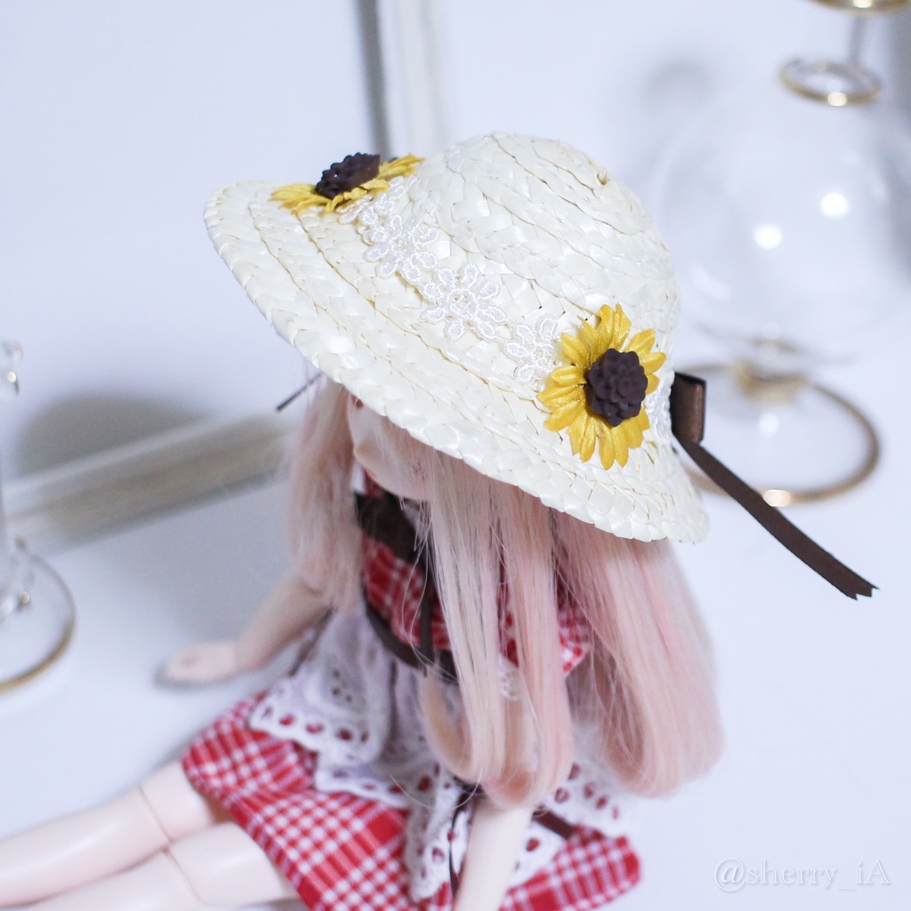 ひまわり畑を駆け回る少女のための麦わら帽子【1/6サイズ】