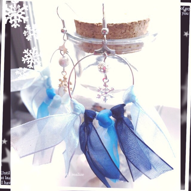 ユーリ!!!on ICEイメージ◆雪の結晶リボンピアス・イアリング◆勇利、ヴィクトル◆