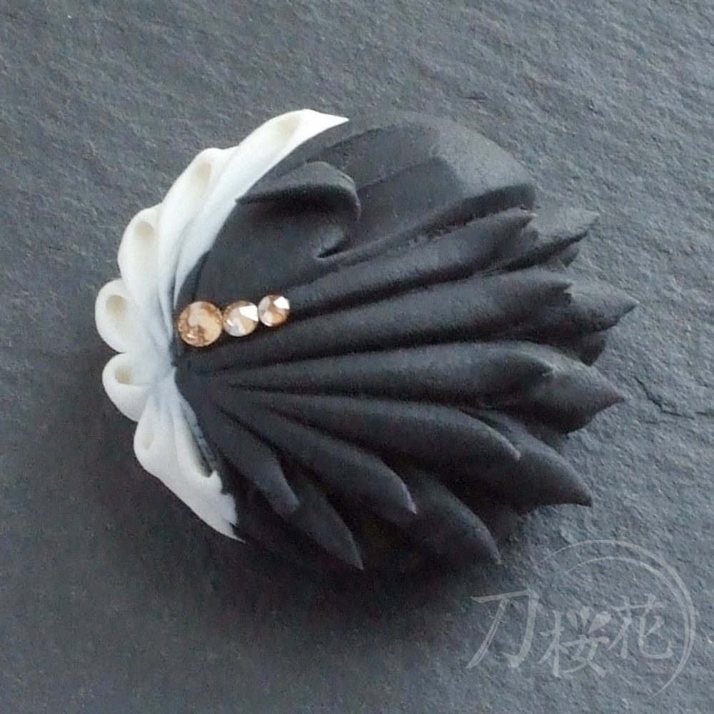 〔限定数頒布〕刀剣男士×和菓子 黒鶴丸国永 練りきり風アクセサリー