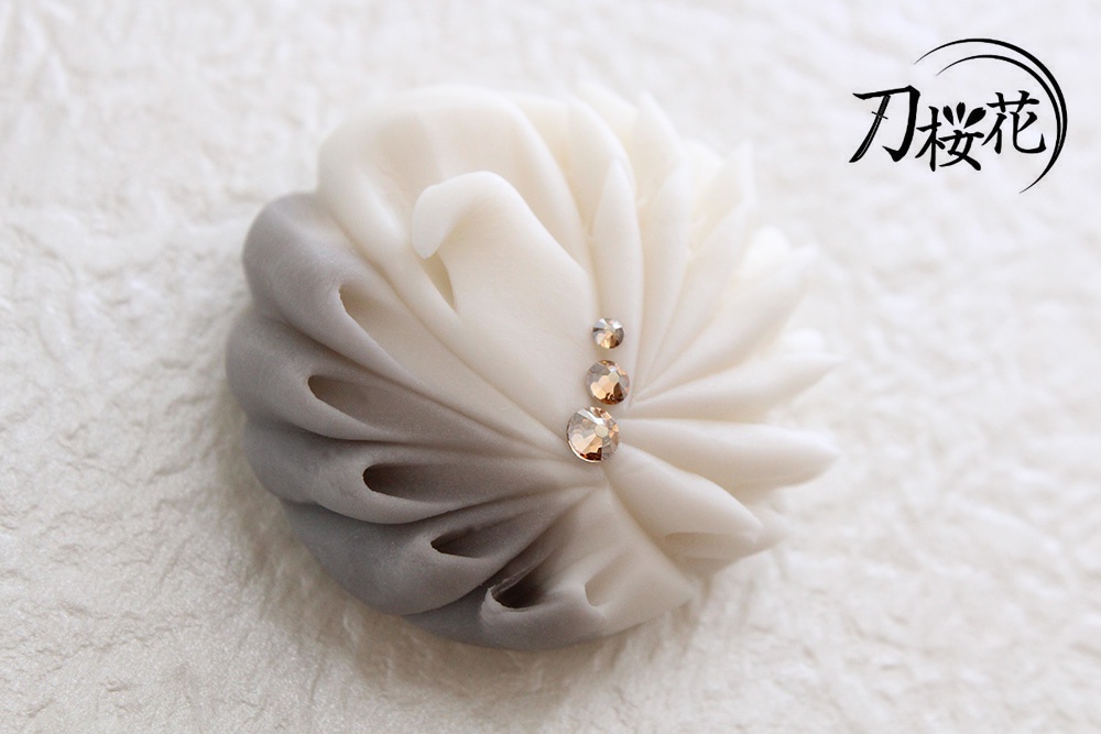 〔限定数頒布〕刀剣男士×和菓子 鶴丸国永 練りきり風アクセサリー