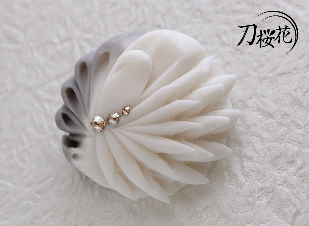 〔限定数頒布〕刀剣男士×和菓子 鶴丸国永 練りきり風アクセサリー