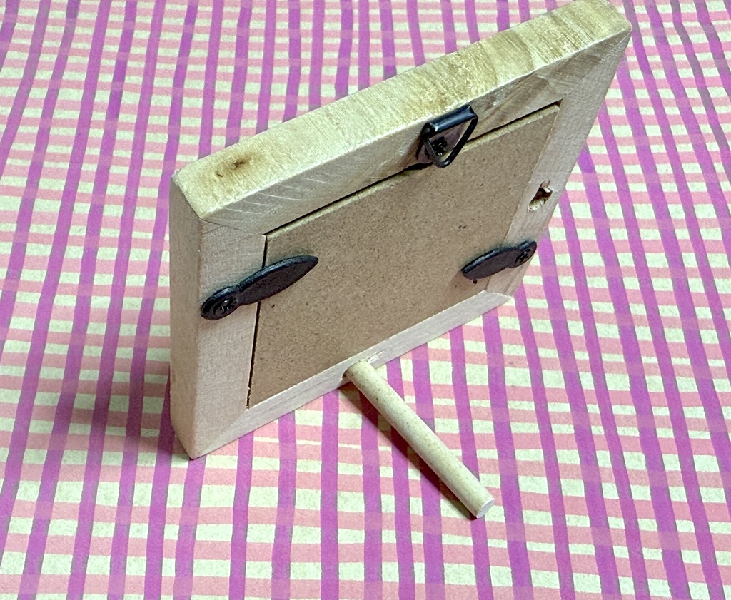 【原画作品・ミニ額】切手風の小窓からのぞく『ユルさん』
