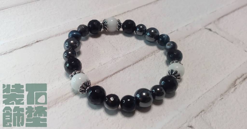 モノトーンのブレスレット