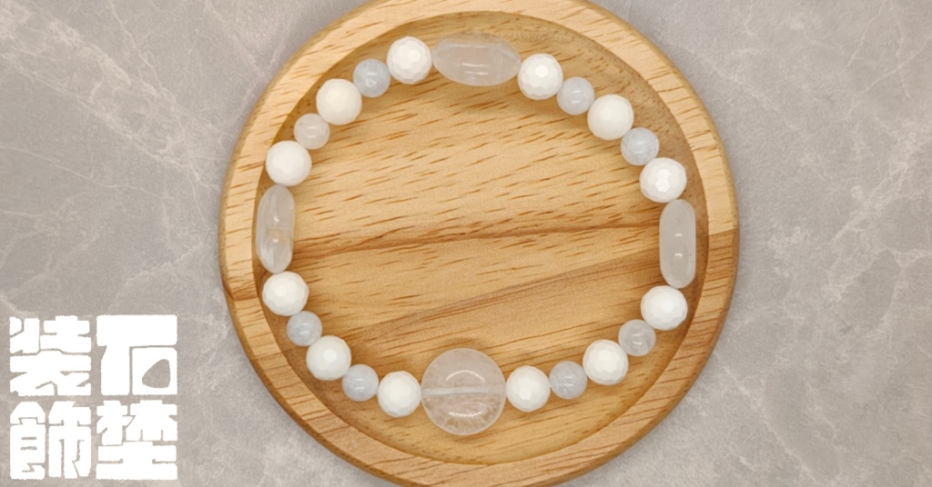 水晶とシェルのブレスレット