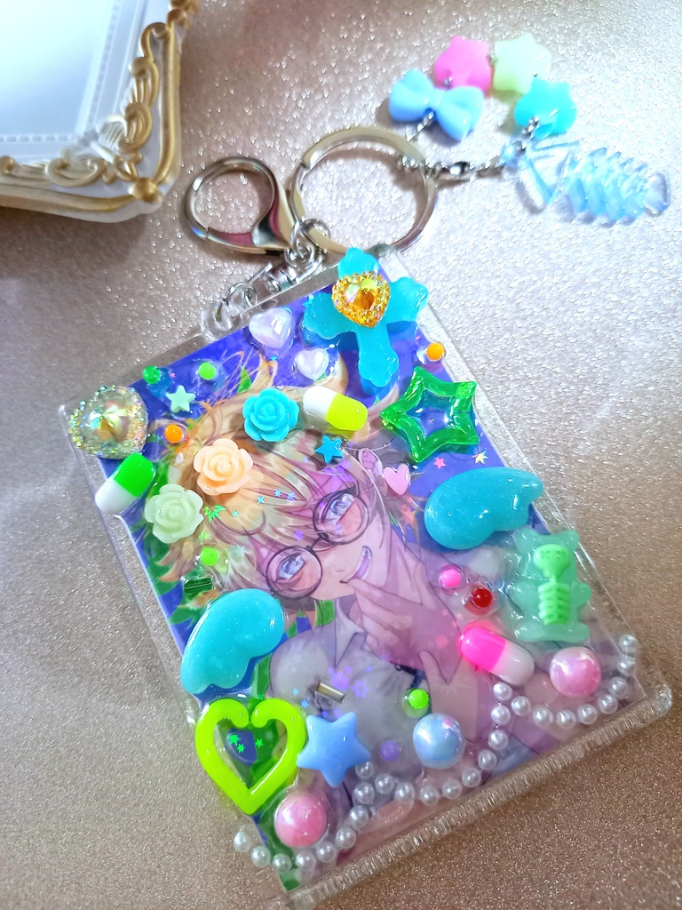 【マンキン】硬質 トレカケース デコ キーホルダー【ファウスト少年 天使】