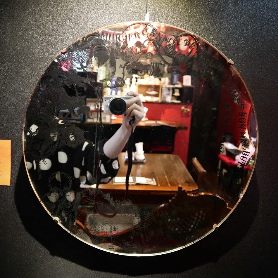 小林義和「屋根裏の散歩者」