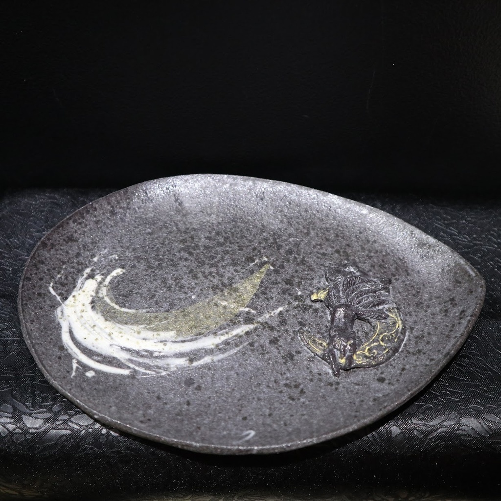 刷毛目九尾狐黒皿