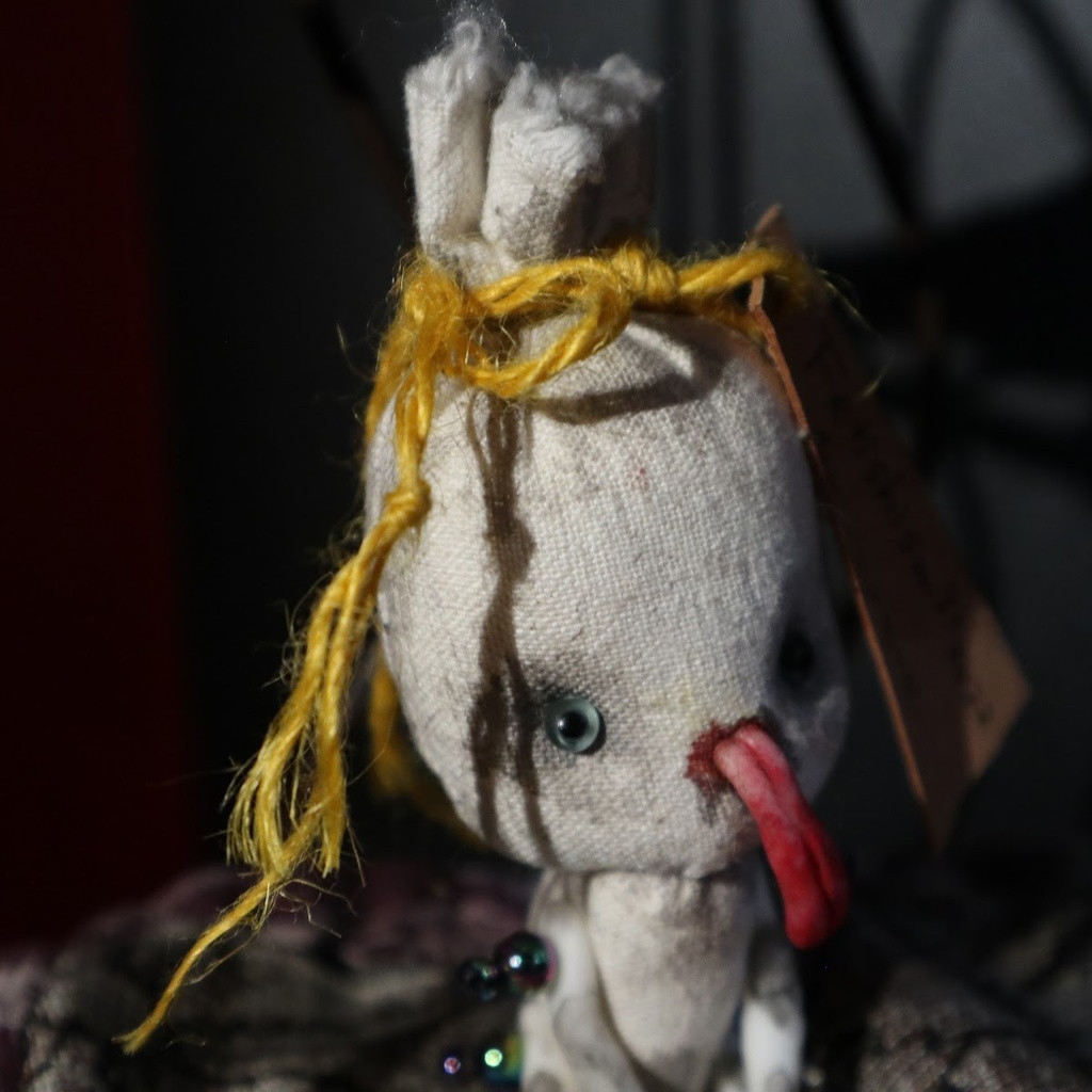 MARWY 《「舌」の子(ボロちゃん)》