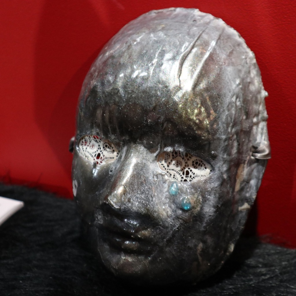 ロウの仮面 / eS.