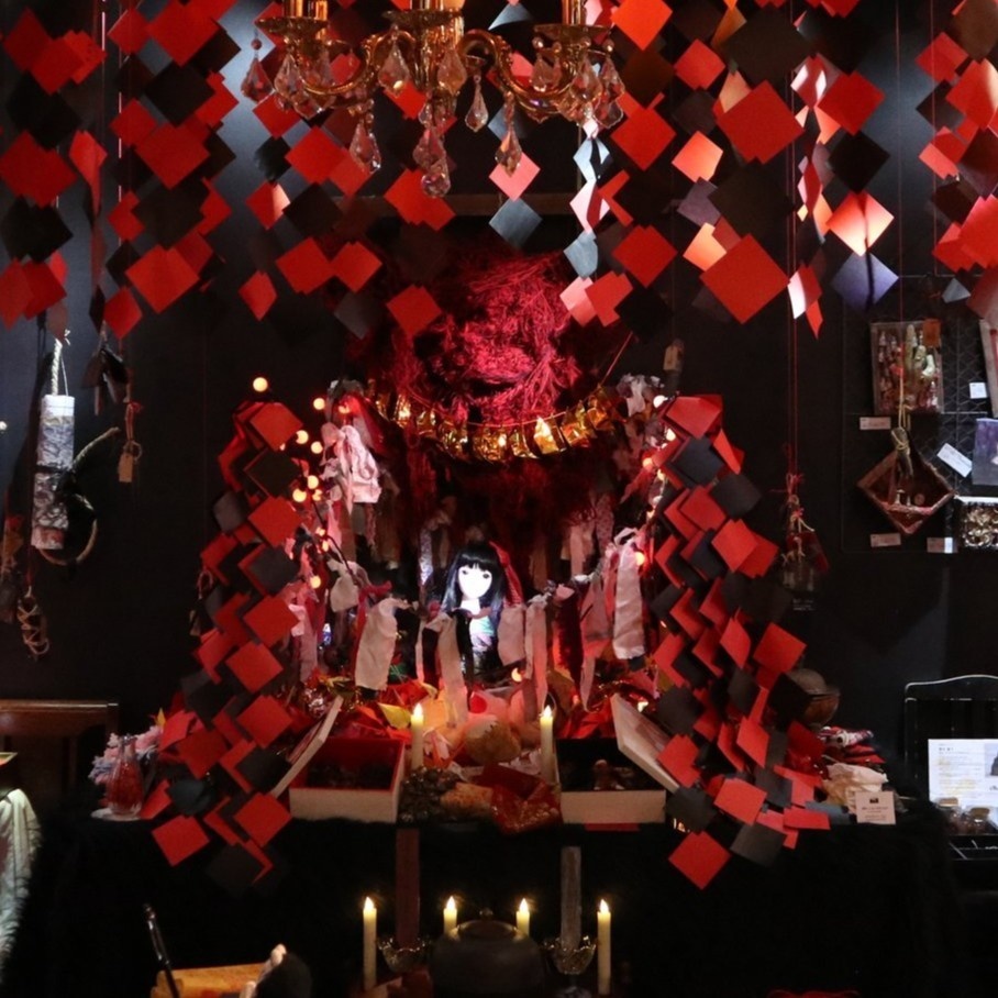 インスタレーション 夢幻奇物屋敷 祭壇 / 夕力夕゛ヨウ ほか