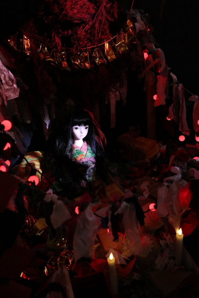 インスタレーション 夢幻奇物屋敷 祭壇 / 夕力夕゛ヨウ ほか