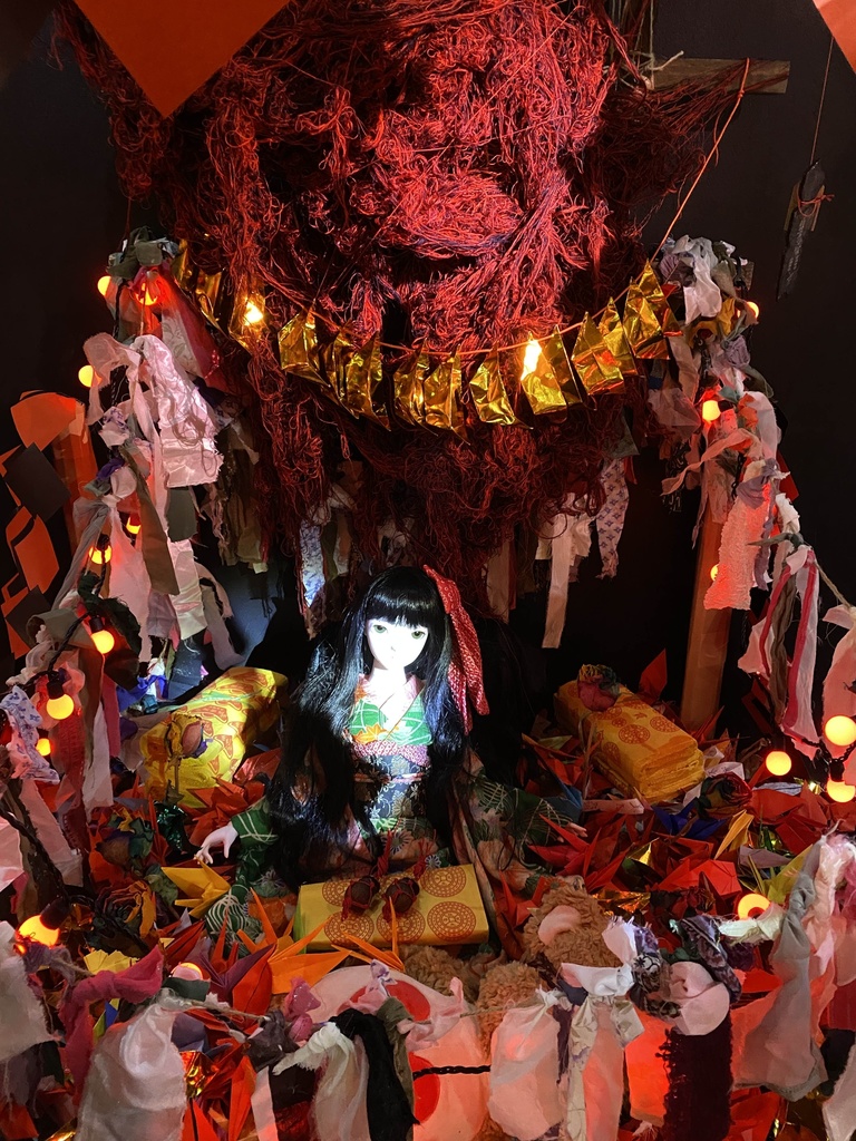 インスタレーション 夢幻奇物屋敷 祭壇 / 夕力夕゛ヨウ ほか