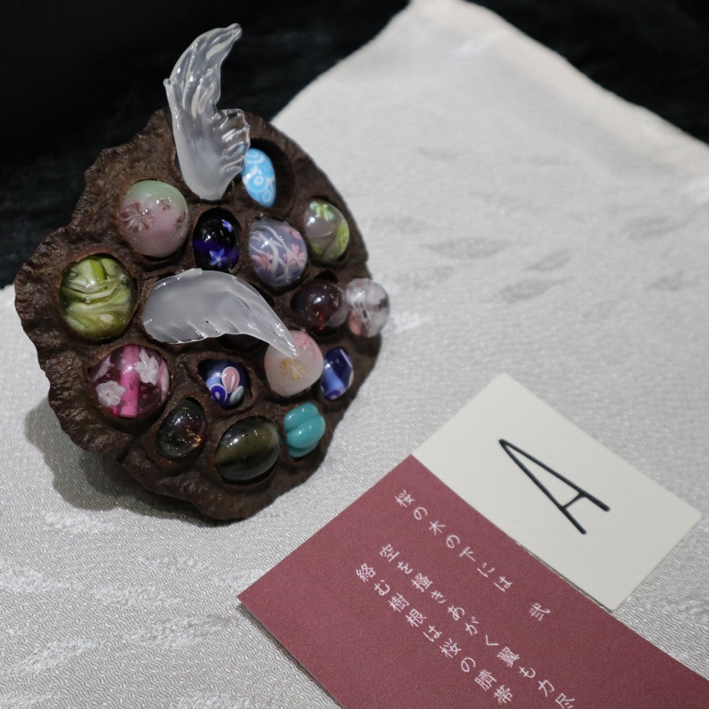 オブジェ《桜の木の下には》 / 硝子の龍