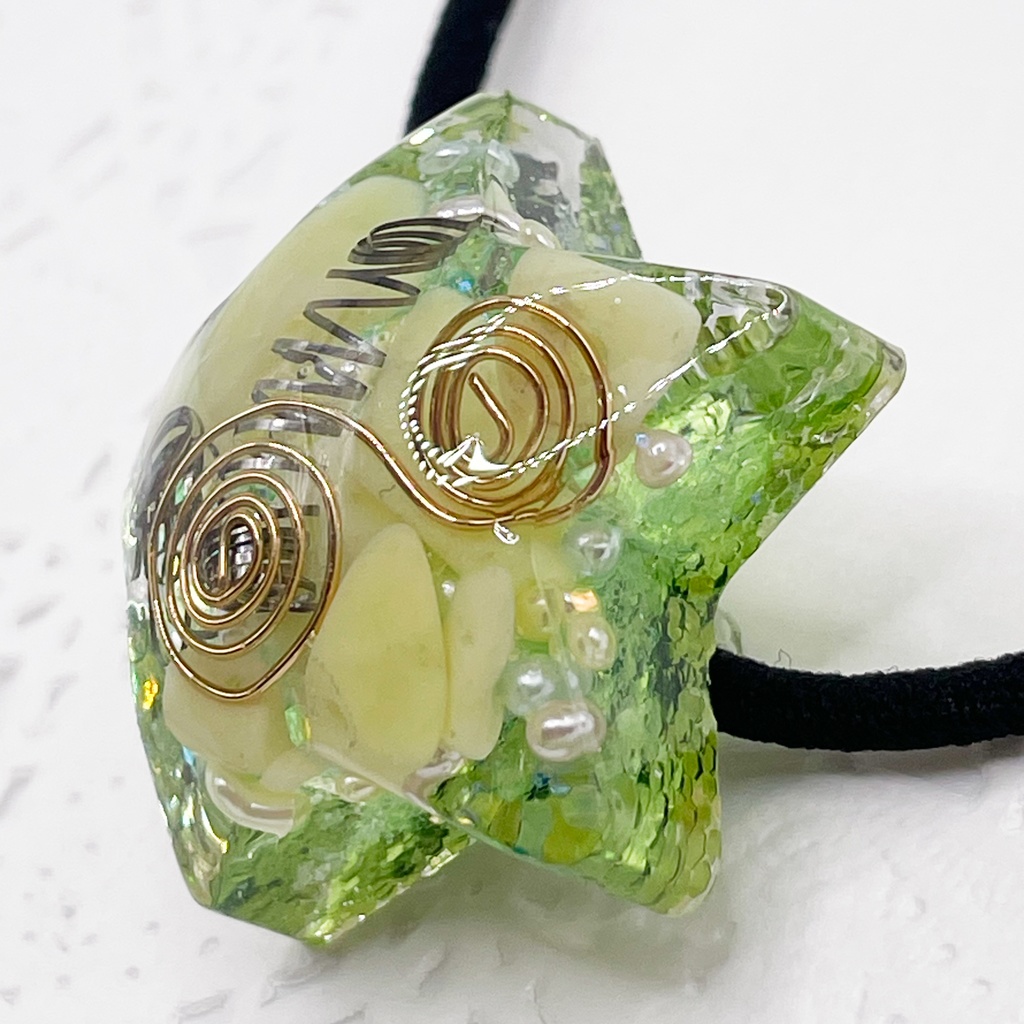 【Sale】概念アクセ|推しカラーにも◎ ぬいアクセにも◎|星のオルゴナイトの天然石ヘアゴム/グリーン・オリーブジェイド(翡翠)|or-060