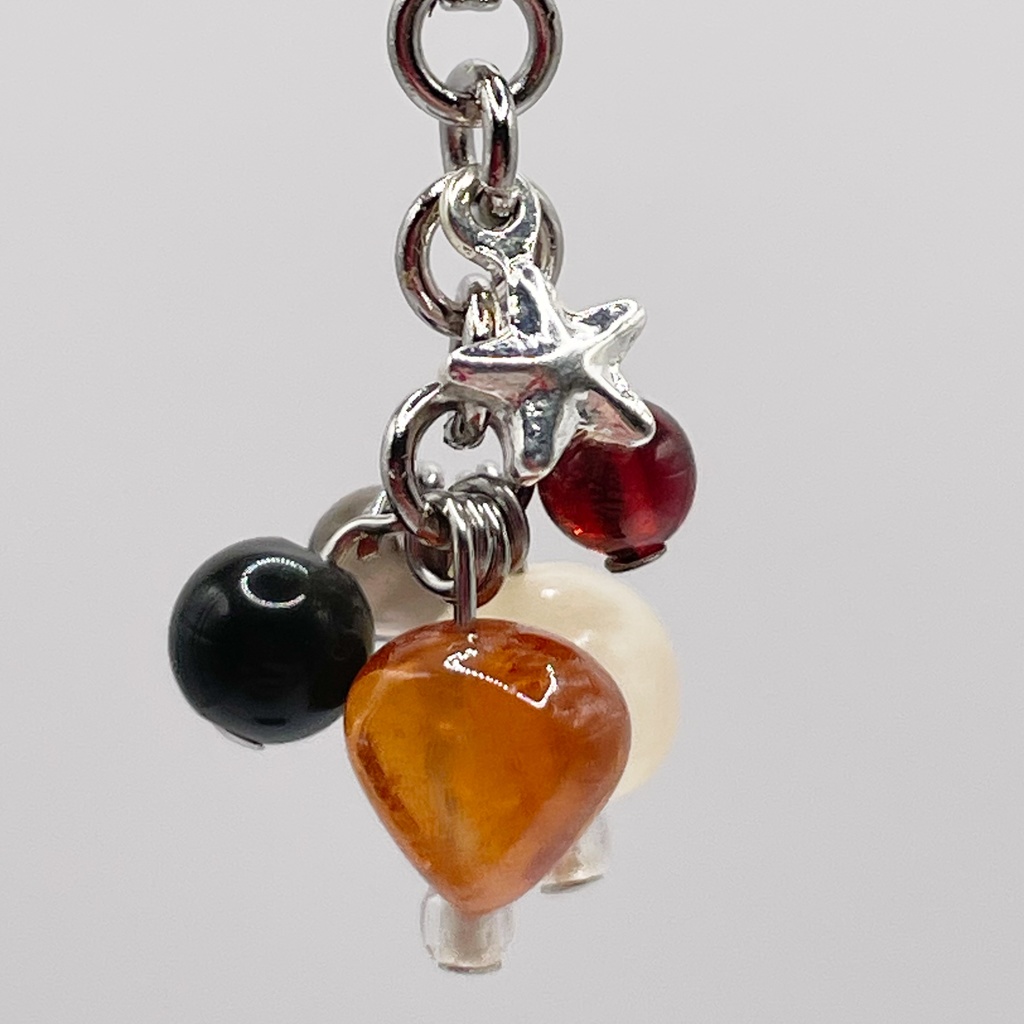 Lucky Charm|ハニーストーン&オレンジガーネット&黒曜石の天然石チャーム(ペンダントトップ/片耳ピアス)|g-002