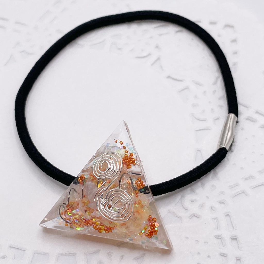 ぬいアクセにも◎三角錐オルゴナイトの天然石ヘアゴム/クリア・水晶|or-056